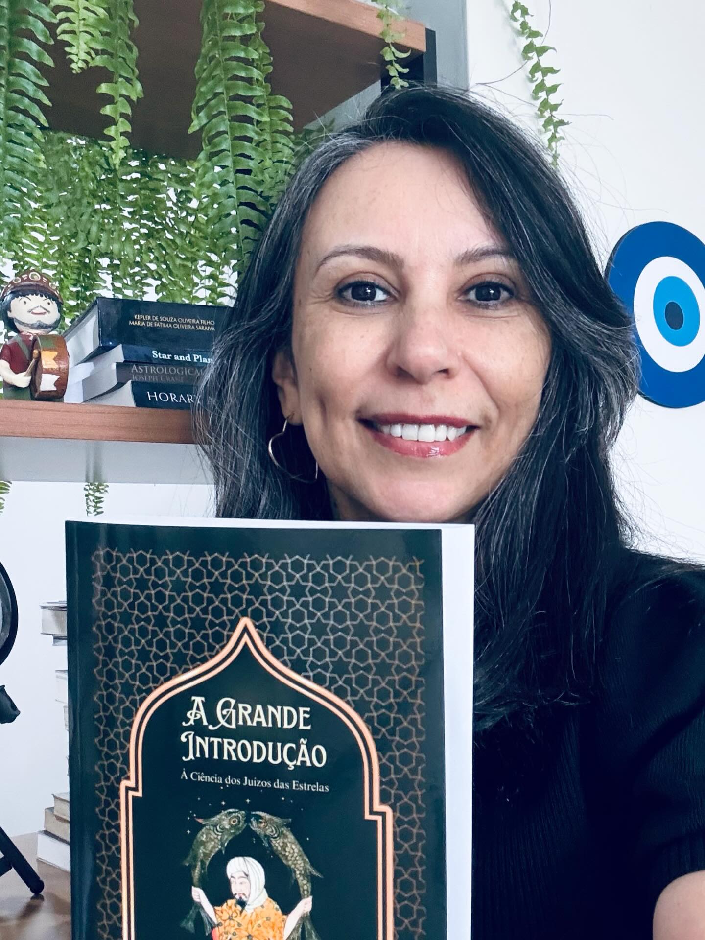 Chegou!!! A tradução do livro A Grande Introdução à Ciência dos Juízos das Estrelas de Abu Ma’Shar já está disponível para compra no site. São 492 páginas de muito aprendizado.

Para adquirir o seu acesse o site www.astrologiaclassica.com.br